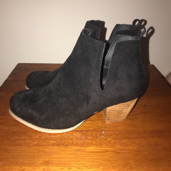 wide width black booties
